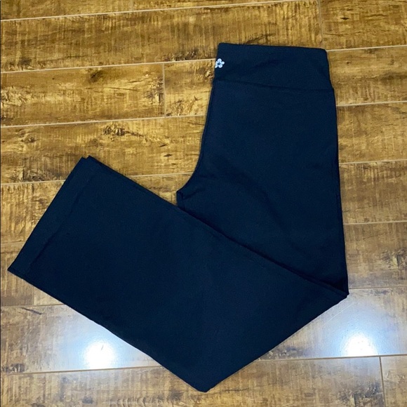 Black athletic pants made in Canada - Picture 2 of 3